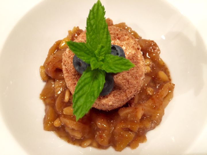 Semifreddo alla lavanda con salsa di fichi e pinoli