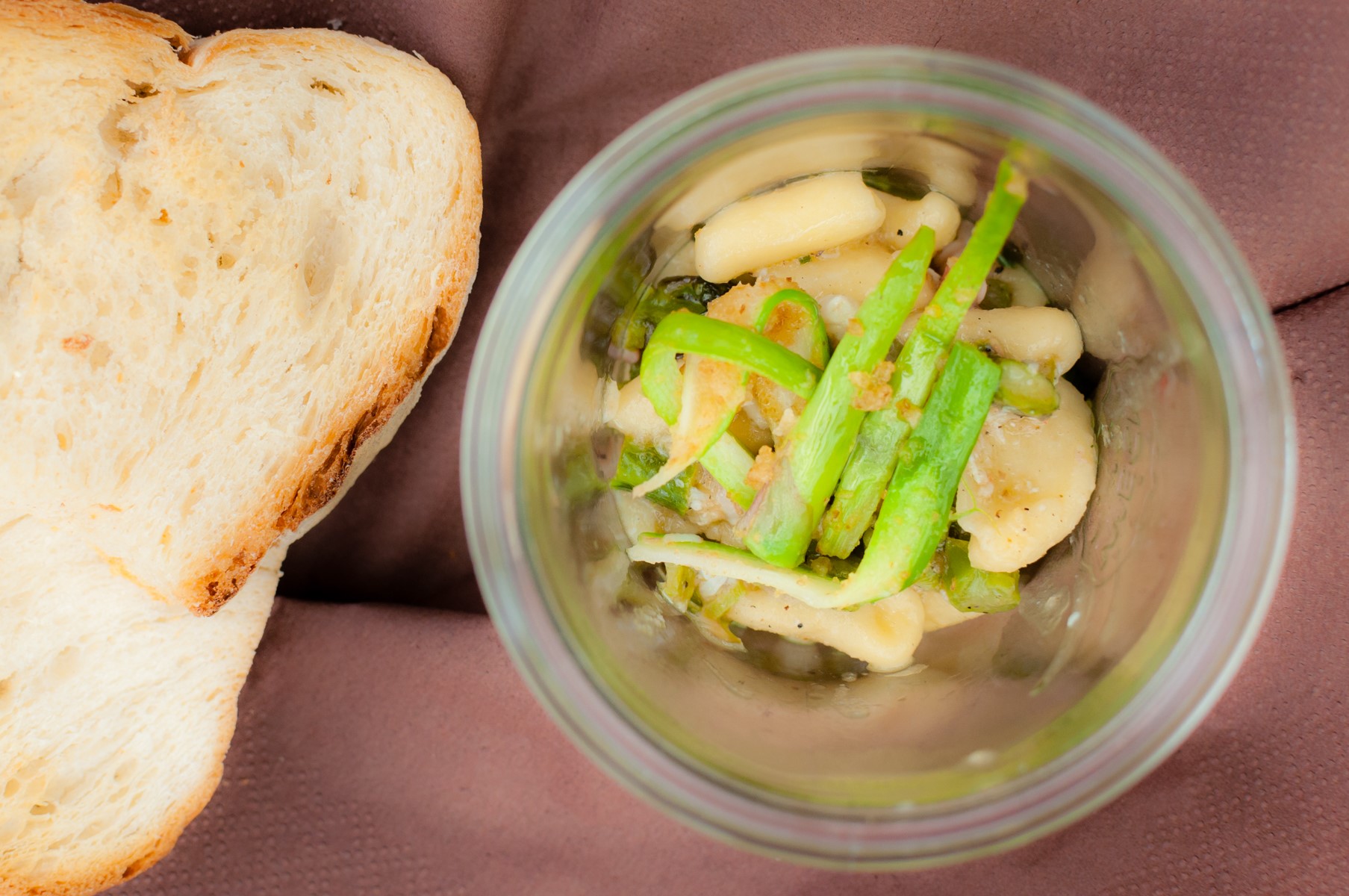Cavatello fatto a mano con gambero rosso di Mazzara del Vallo, con scampi Croati, piovra nostrana e puntarelle (un piatto che vince l’argento assoluto a Montichiari (BS) al Campionato Italiano FIC (Federazione Italiana Cuochi)