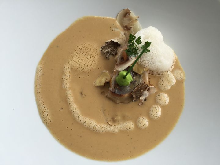 Vellutata di funghi, Strudel di patate e funghi, funghi sottaceto, tartufo 