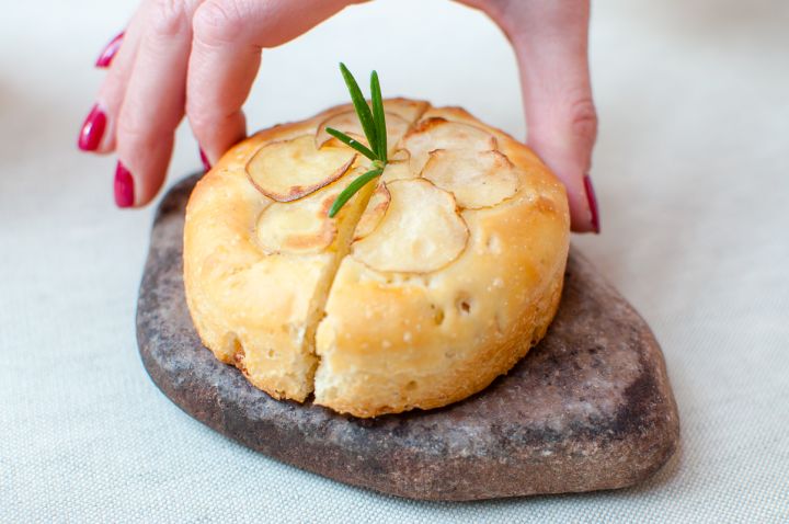 FOCACCIA CON PATATE E ROSMARINO 