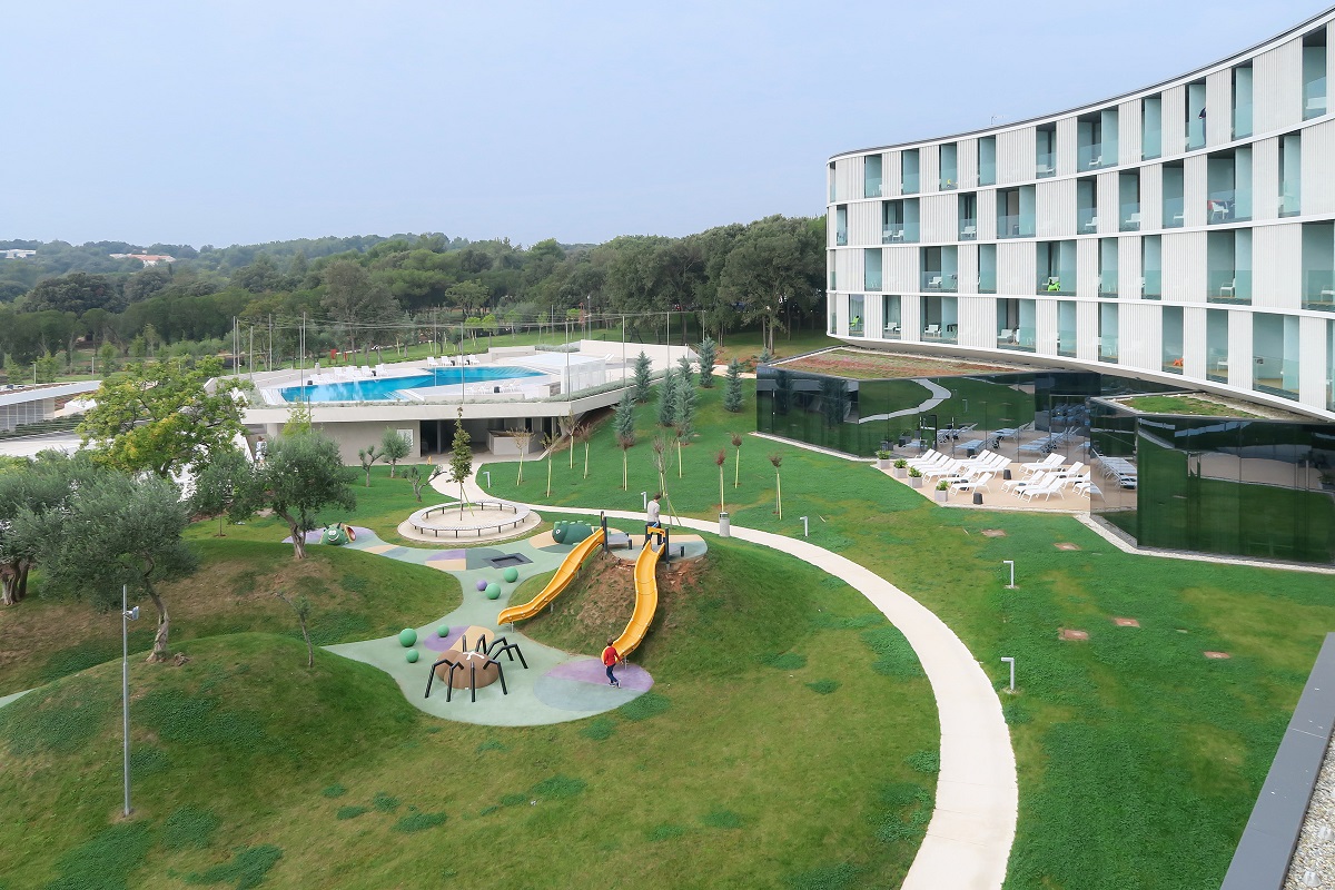 miss_cliare_hotel_amarin-1004