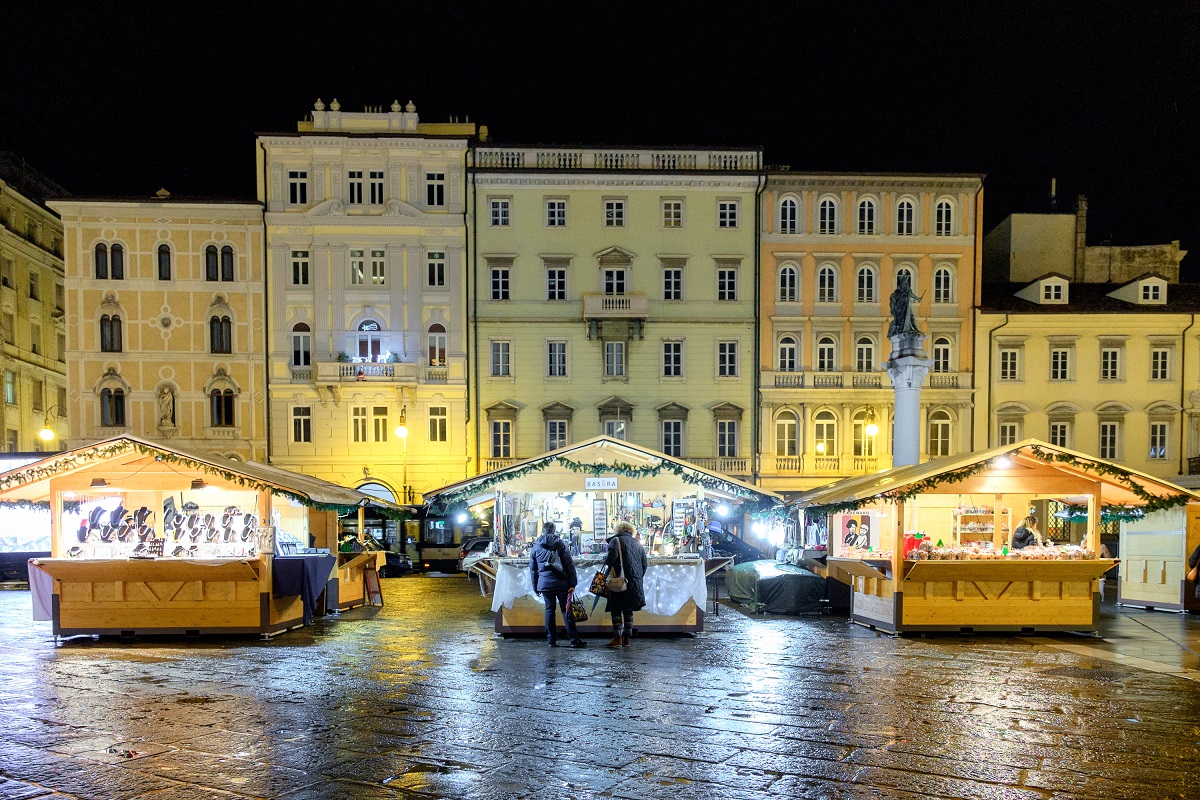 Trieste Natale Immagini.Trieste Sono Andata A Scoprire Il Mercatino Di Natale E Missclaire